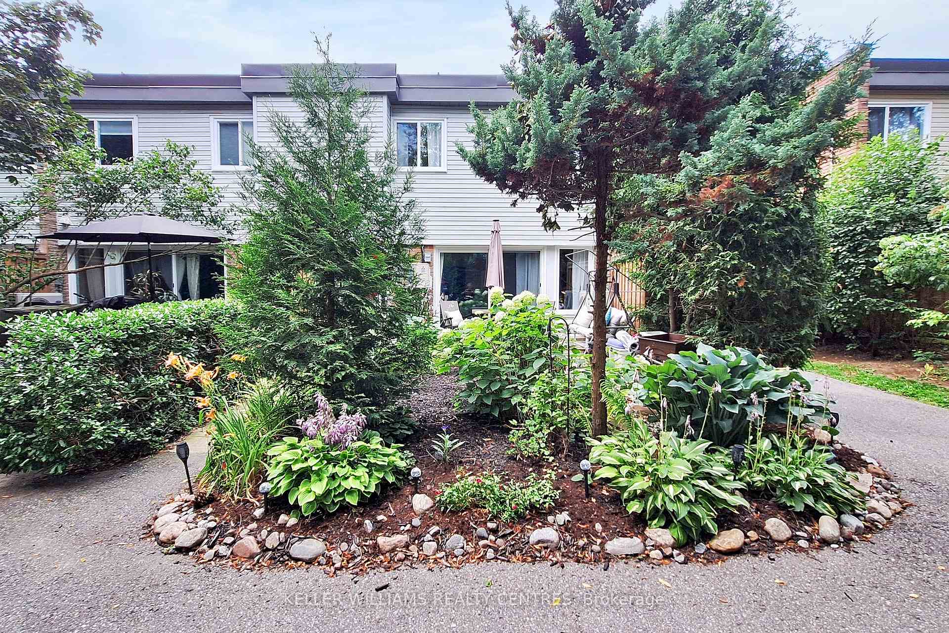 Photo 1 of Unit 85, 237 Milestone Crescent, Aurora, Aurora Village — HOMEH