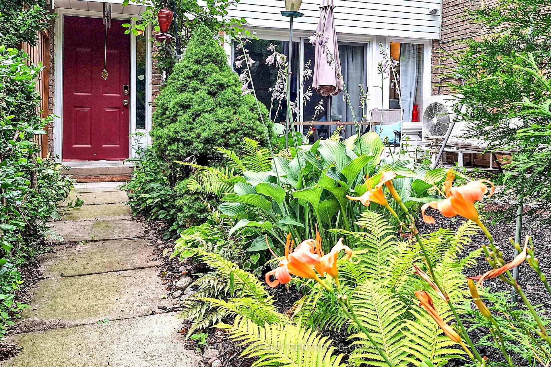 Photo 3 of Unit 85, 237 Milestone Crescent, Aurora, Aurora Village — HOMEH