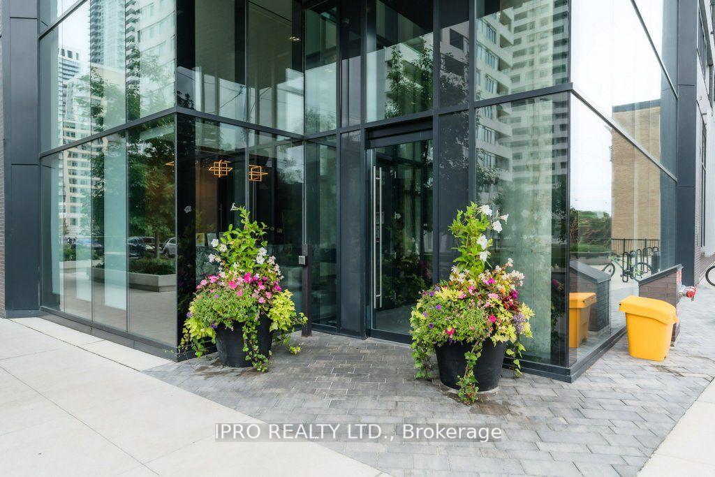 Photo 2 of Unit 1205, 11 Lillian Street, Toronto, Mount Pleasant West — HOMEH