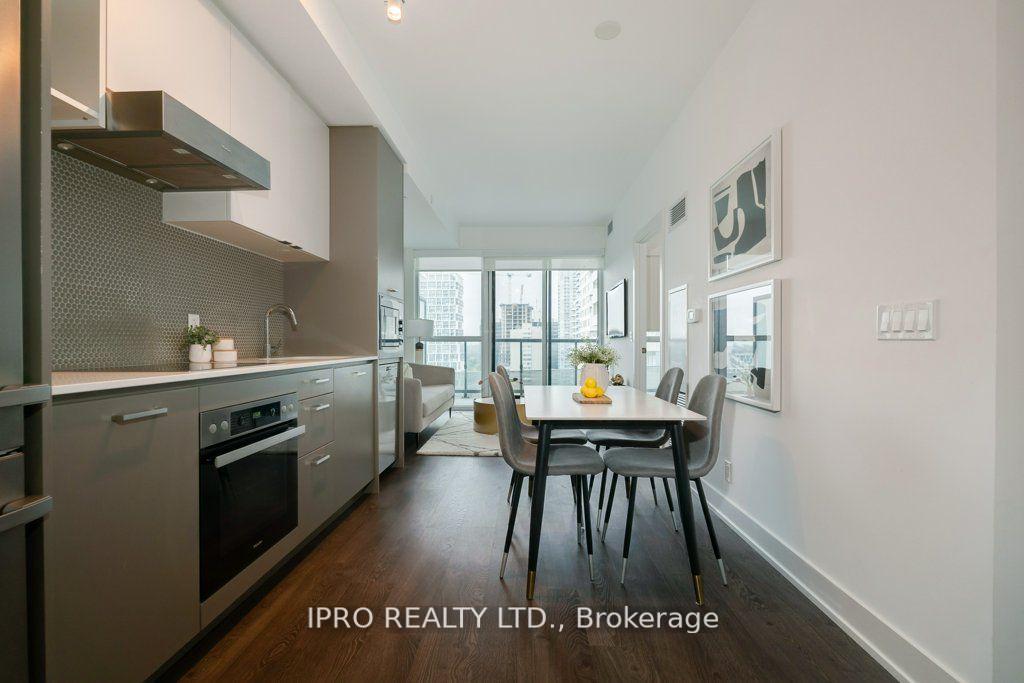 Photo 8 of Unit 1205, 11 Lillian Street, Toronto, Mount Pleasant West — HOMEH