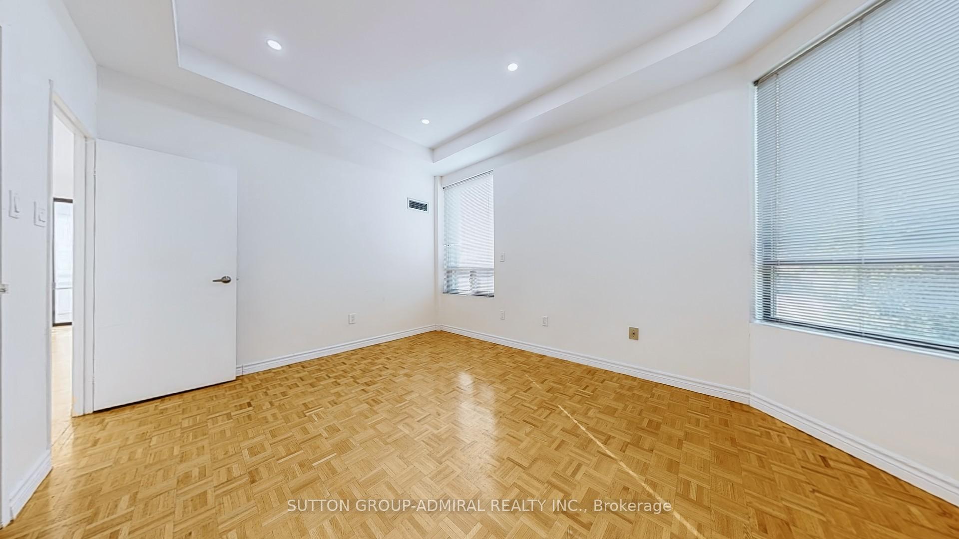 Photo 3 of Unit 102, 7460 Bathurst Street, Vaughan, Brownridge — HOMEH