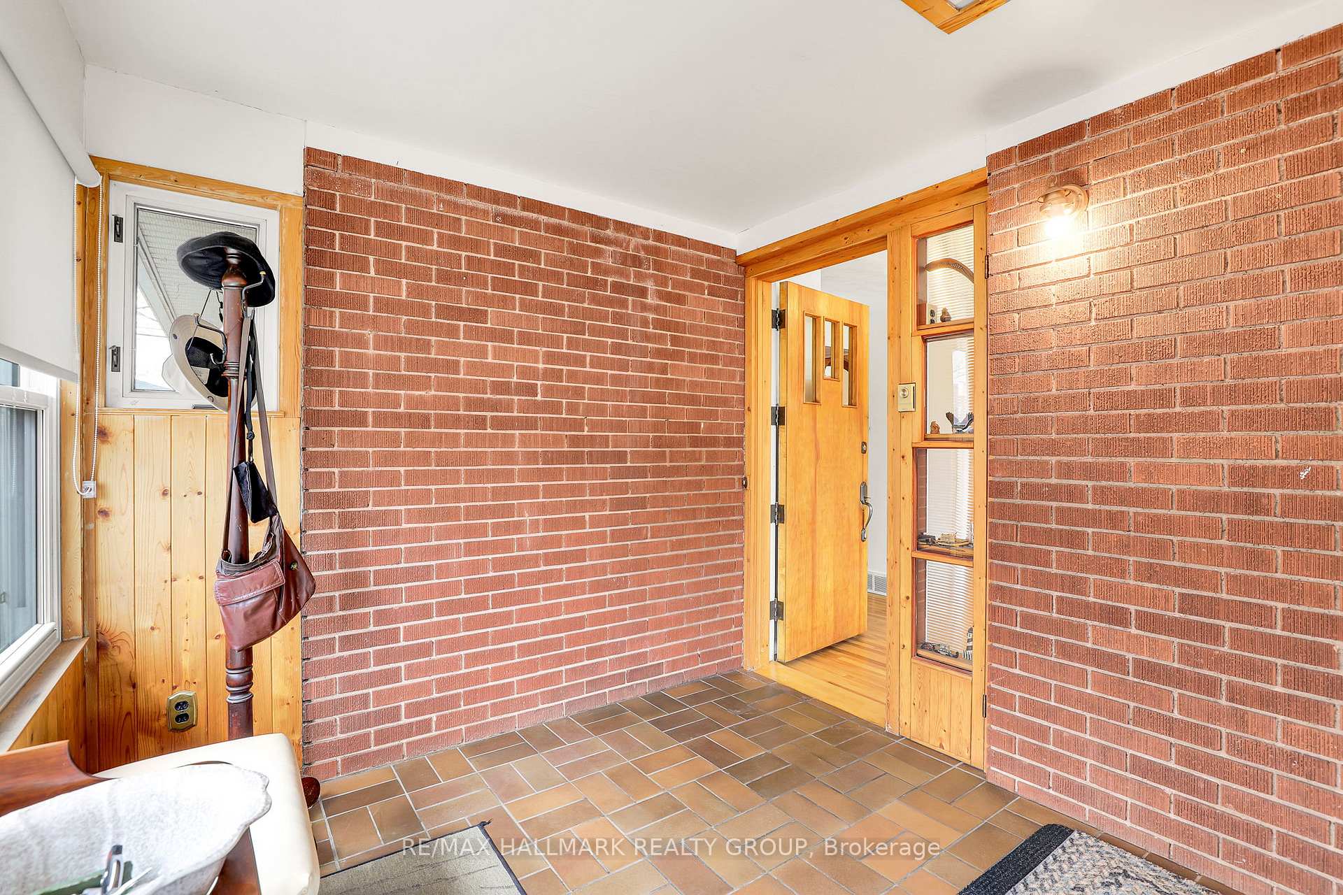 Photo 5 of 1910 Haig Drive, Ottawa, Elmvale Acres — HOMEH