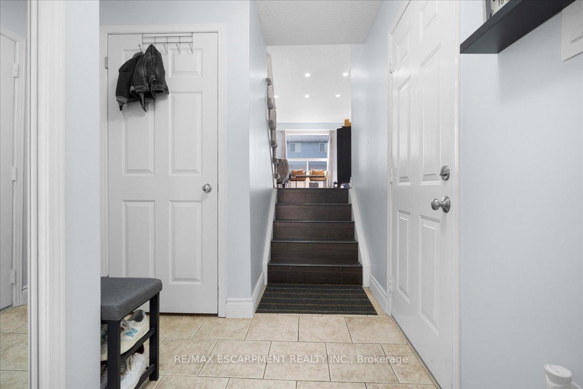 Photo 3 of Unit 27, 104 Frances Avenue, Hamilton, Lakeshore — HOMEH
