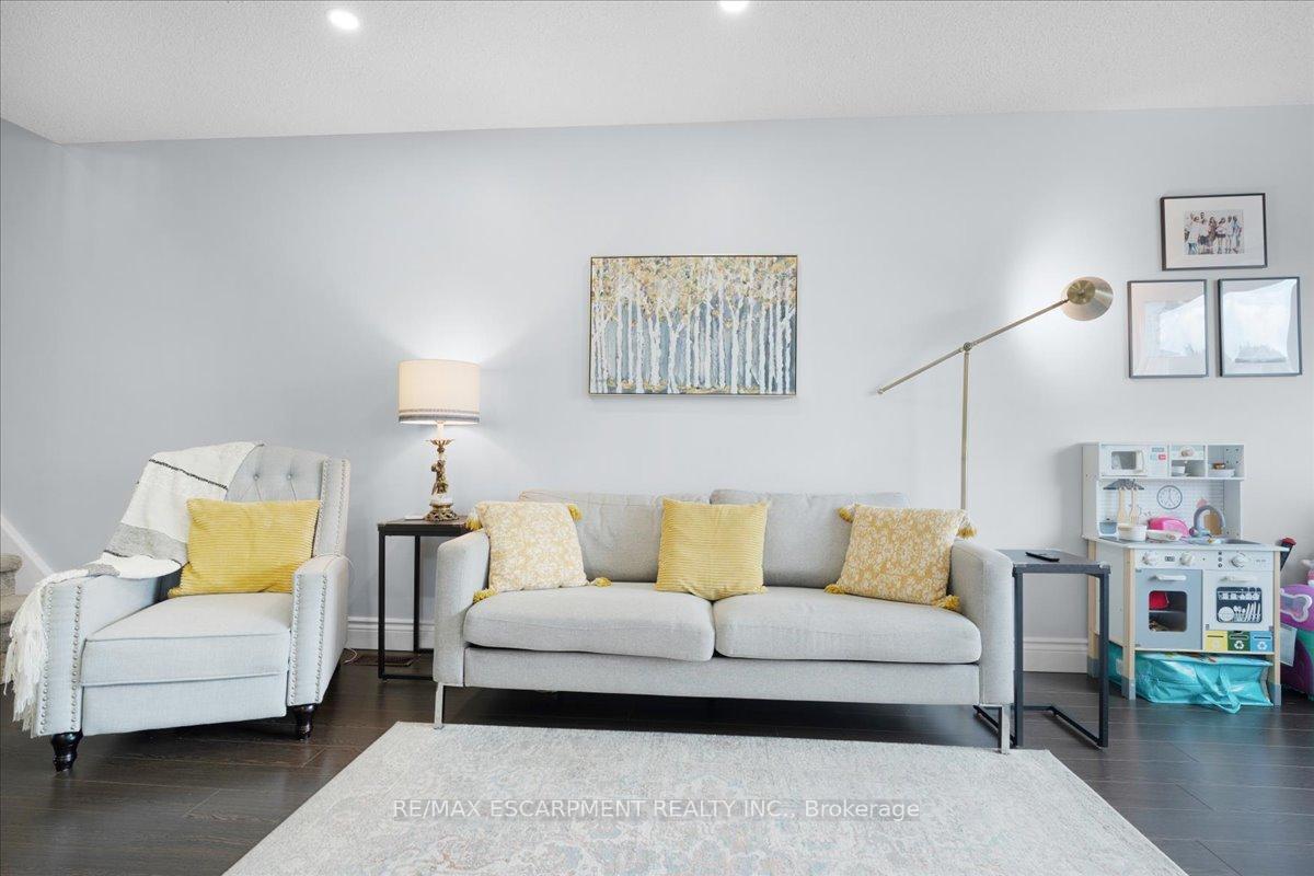 Photo 5 of Unit 27, 104 Frances Avenue, Hamilton, Lakeshore — HOMEH