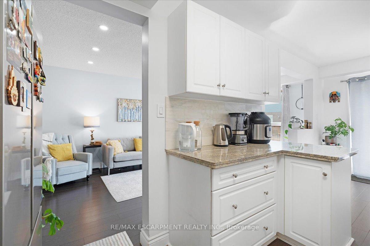 Photo 12 of Unit 27, 104 Frances Avenue, Hamilton, Lakeshore — HOMEH