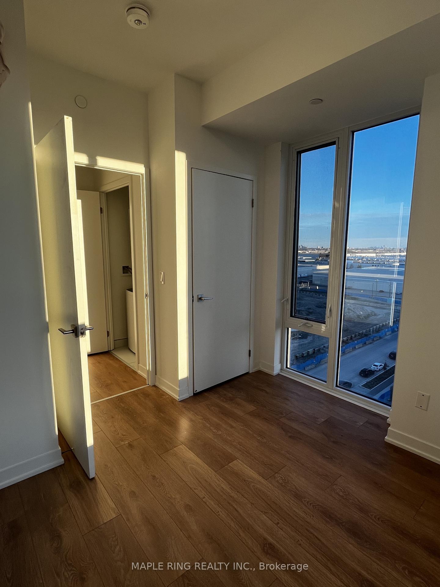 Photo 4 of Unit 910, 474 Caldari Road, Vaughan, Concord — HOMEH