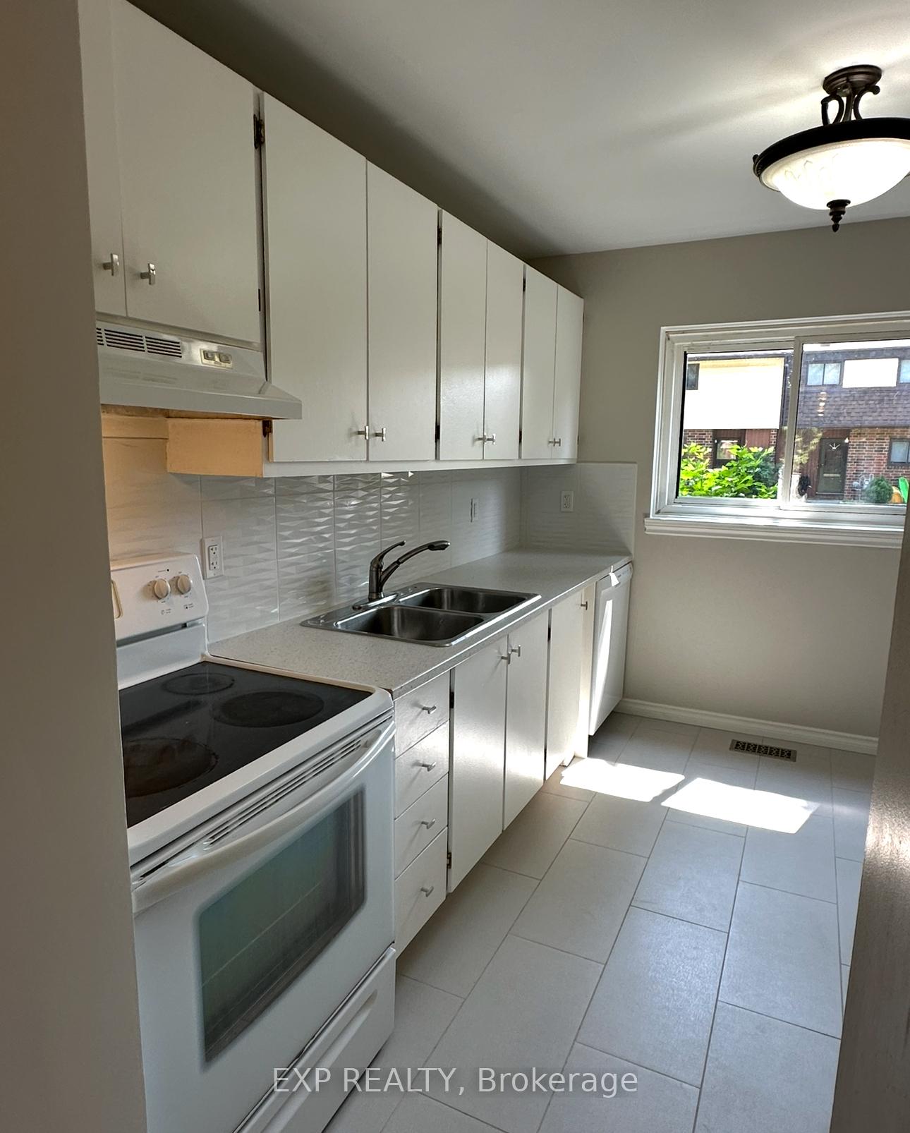 Photo 1 of Unit 42, 25 Garrow Drive, Hamilton, Gilkson — HOMEH