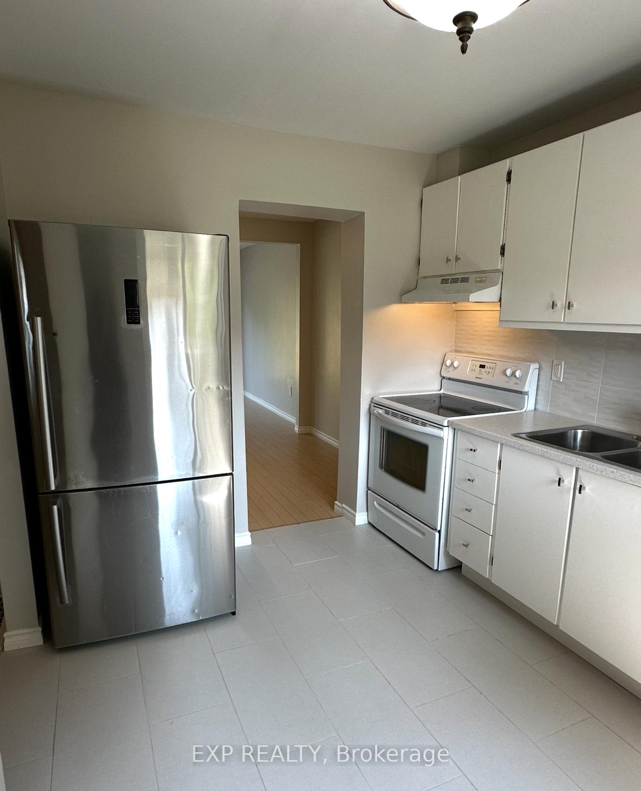 Photo 3 of Unit 42, 25 Garrow Drive, Hamilton, Gilkson — HOMEH