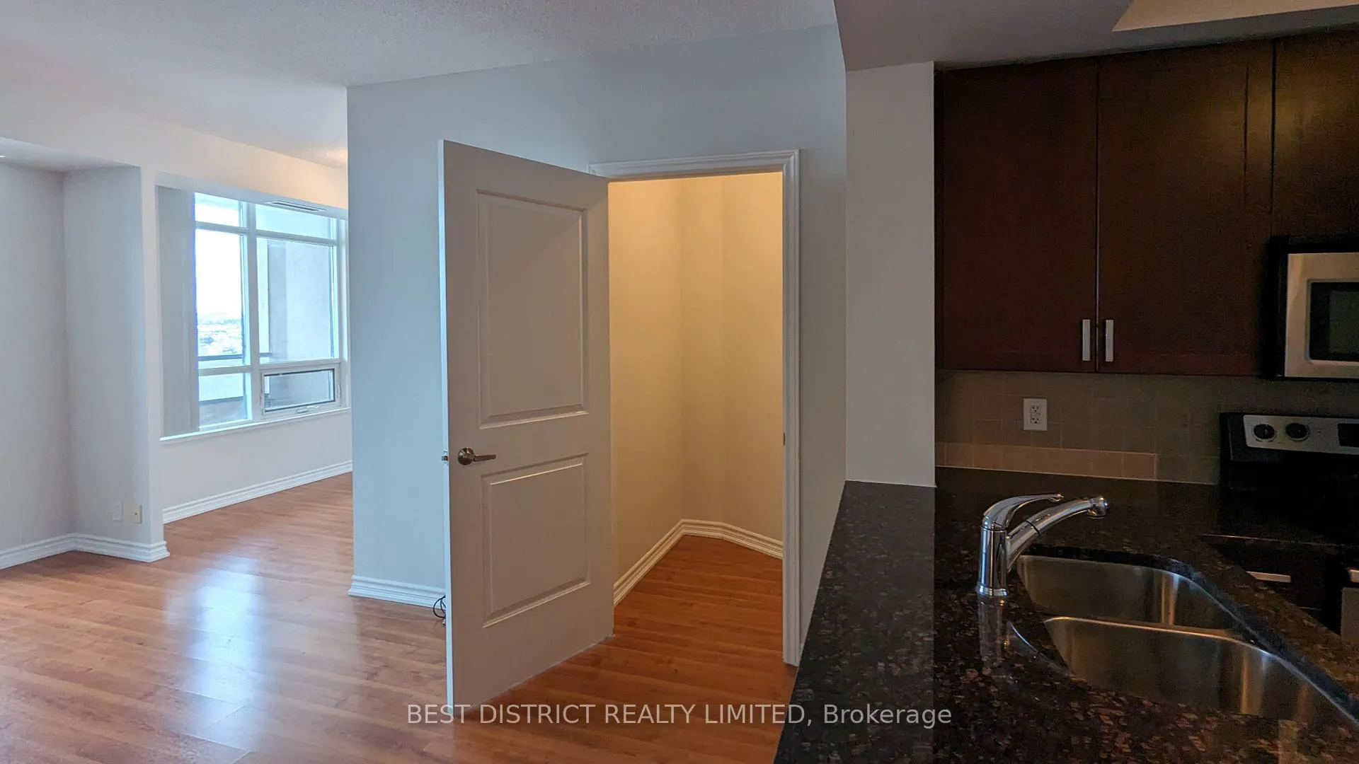 Photo 19 of Unit 1414, 9235 Jane Street, Vaughan, Maple — HOMEH