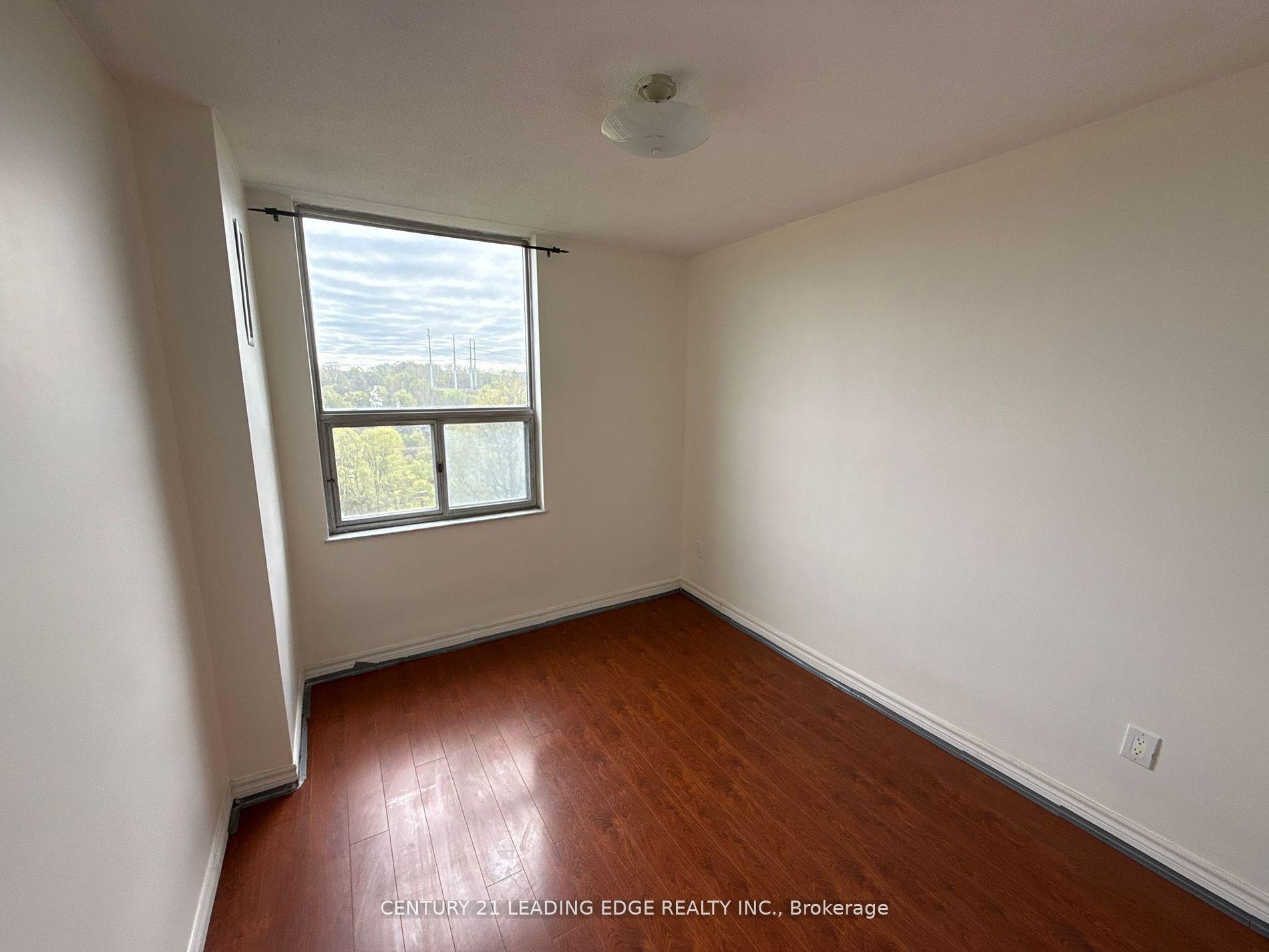 Photo 12 of Unit 815, 20 Edgecliff Golfway, Toronto, Flemingdon Park — HOMEH