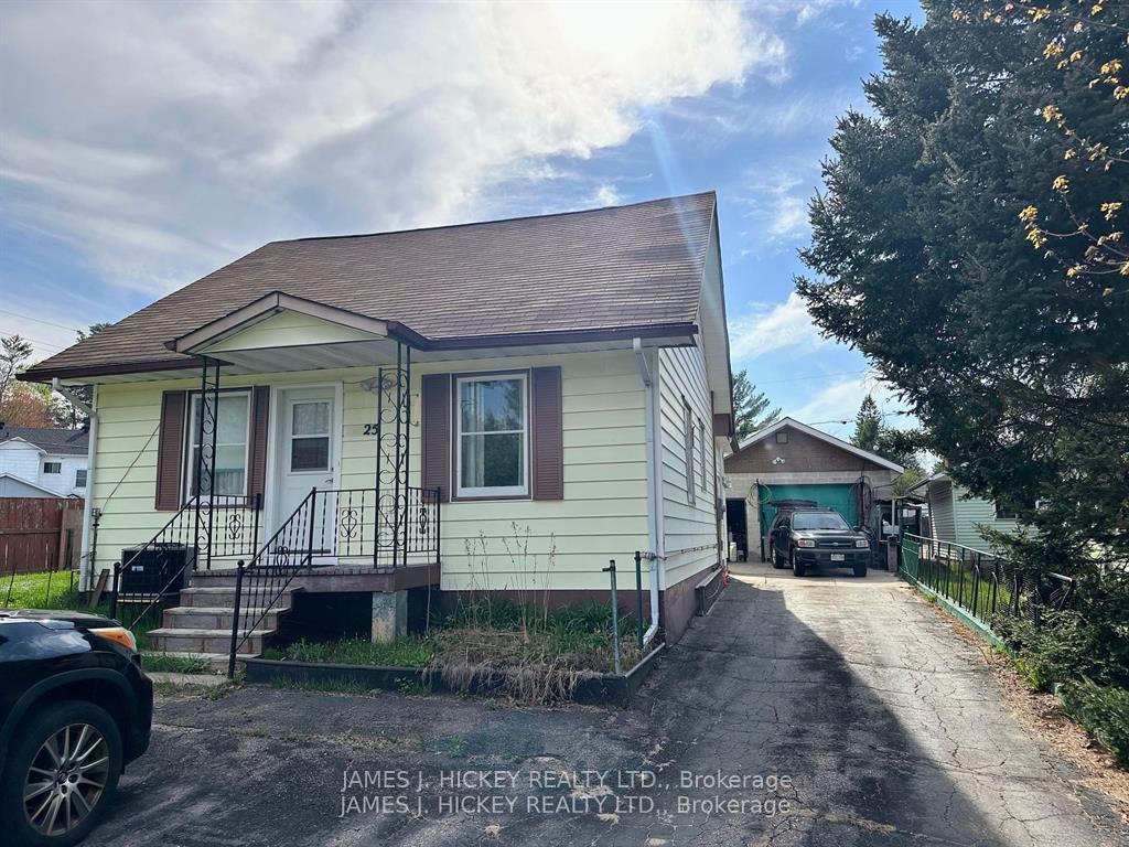 Photo 4 of 25 Spruce Crescent, Deep River — HOMEH