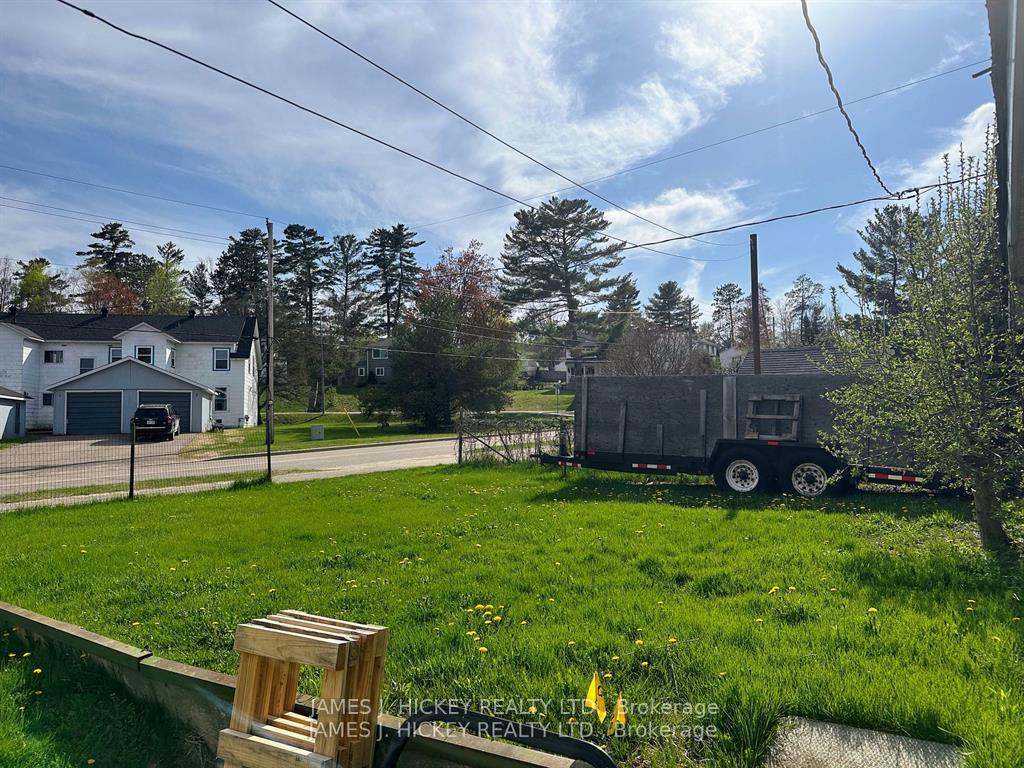 Photo 5 of 25 Spruce Crescent, Deep River — HOMEH