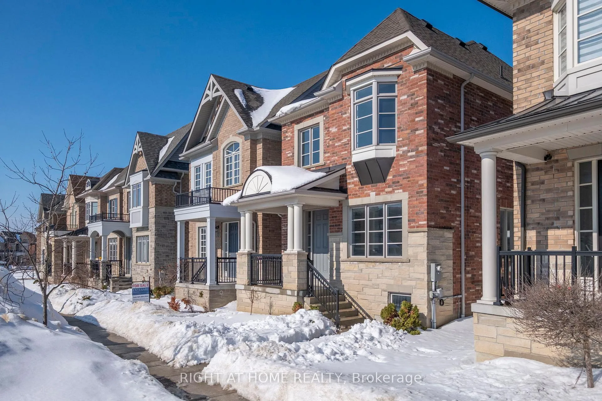 Photo 1 of 200 Paradelle Drive, Richmond Hill, Oak Ridges Lake Wilcox — HOMEH