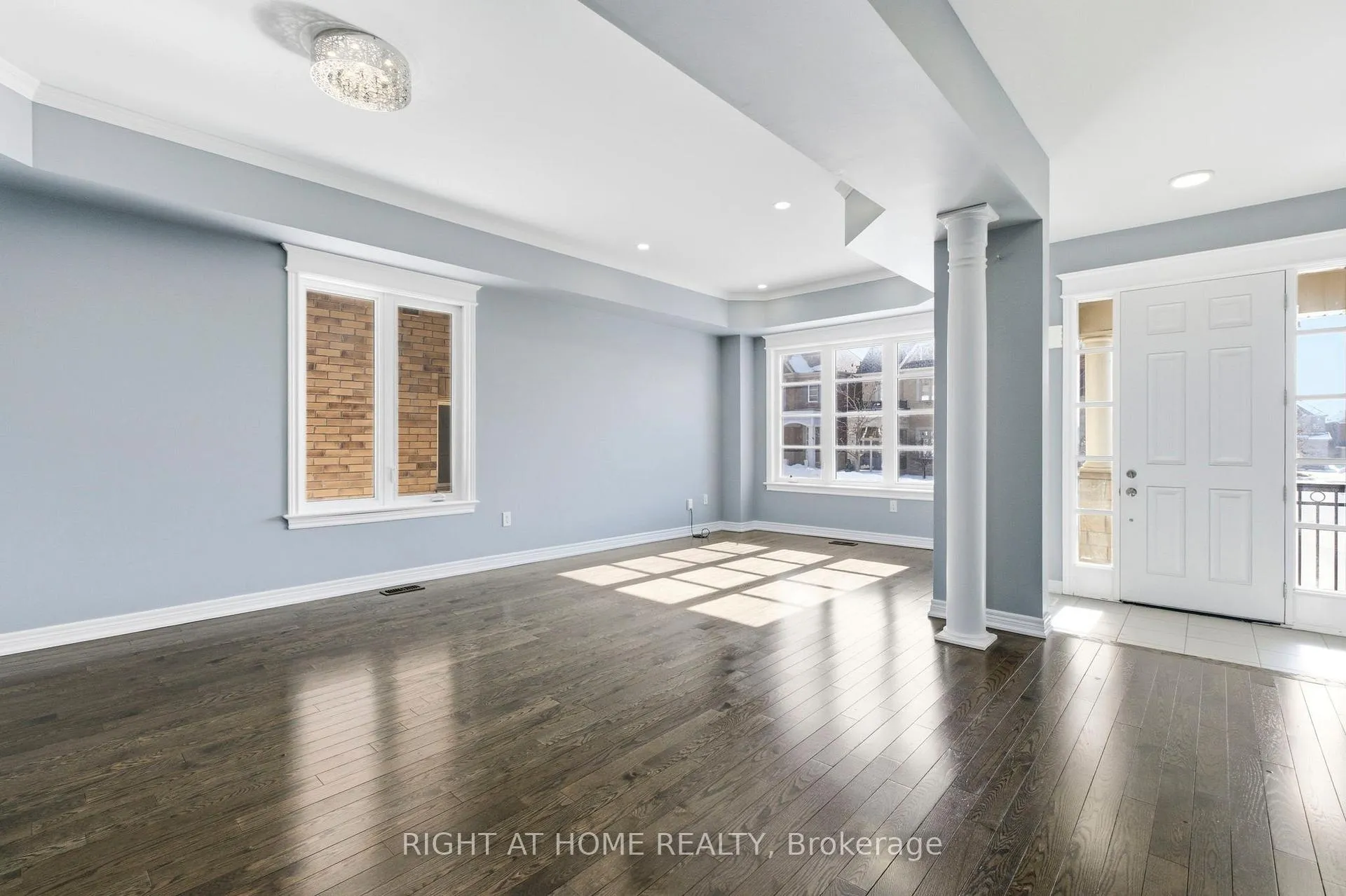 Photo 4 of 200 Paradelle Drive, Richmond Hill, Oak Ridges Lake Wilcox — HOMEH