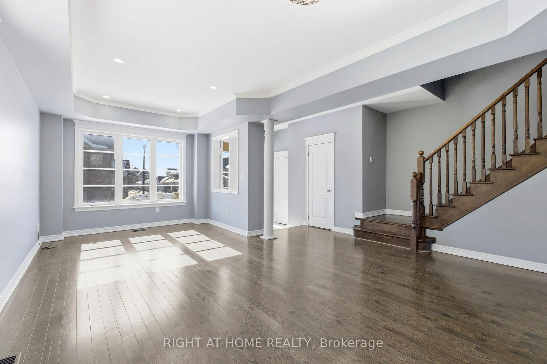 Photo 5 of 200 Paradelle Drive, Richmond Hill, Oak Ridges Lake Wilcox — HOMEH