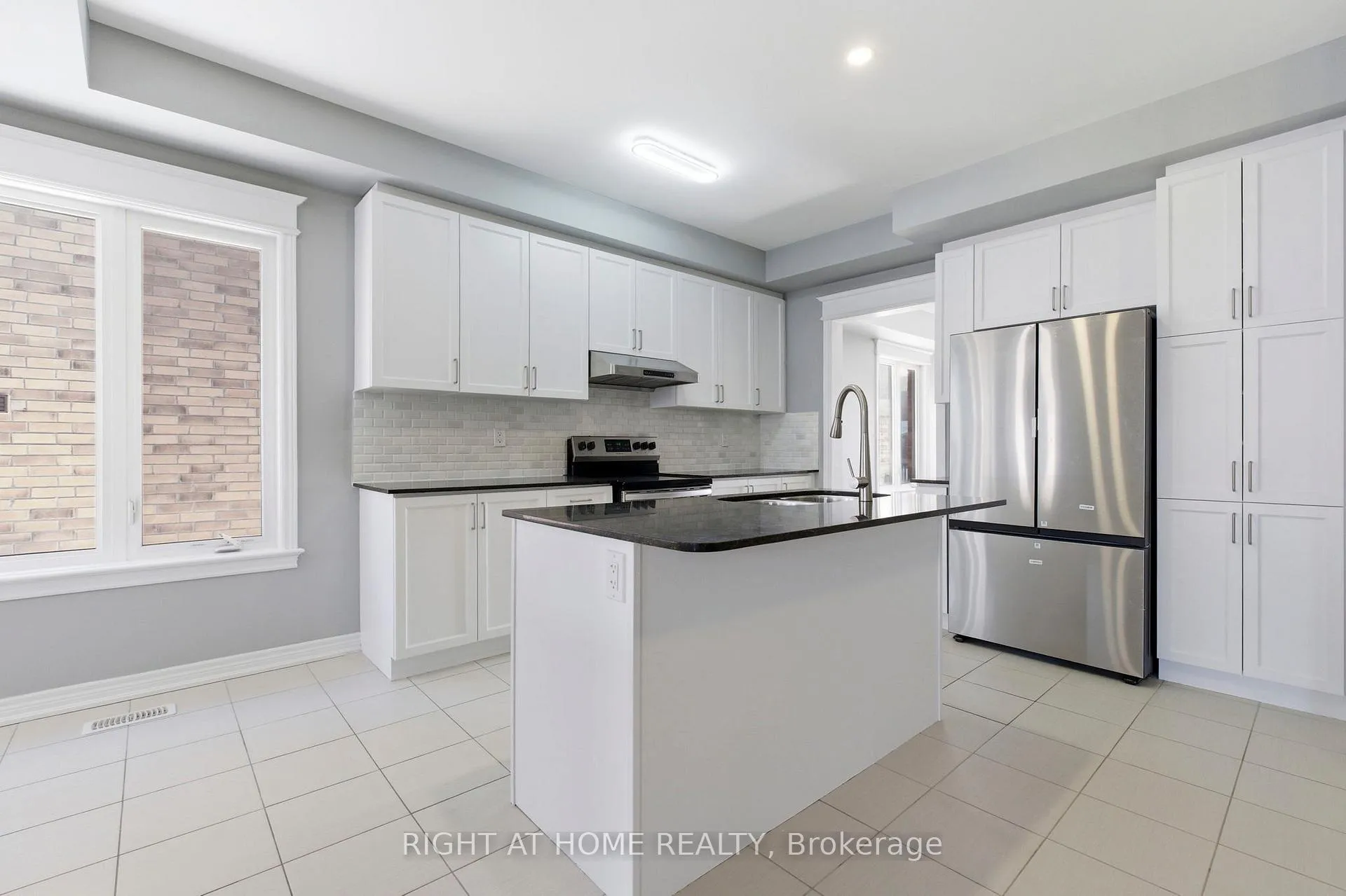 Photo 12 of 200 Paradelle Drive, Richmond Hill, Oak Ridges Lake Wilcox — HOMEH