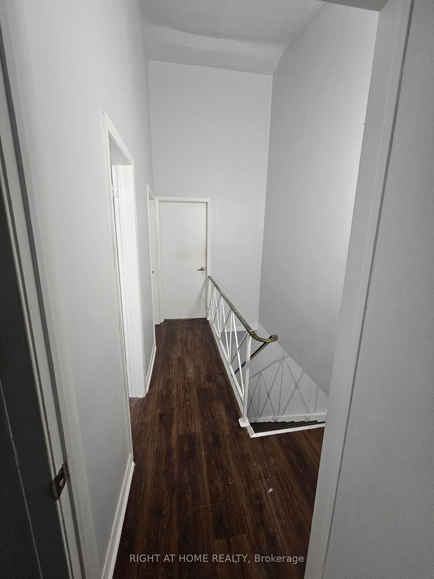 Photo 5 of 302 Westcourt Place, Waterloo, Beechwood — HOMEH
