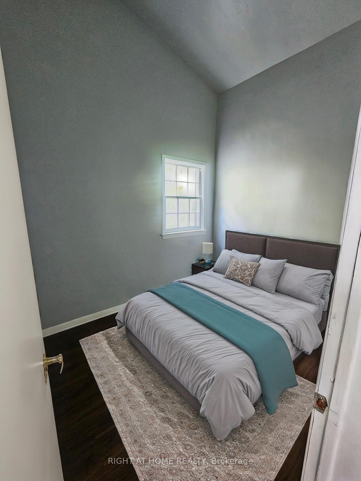 Photo 6 of 302 Westcourt Place, Waterloo, Beechwood — HOMEH