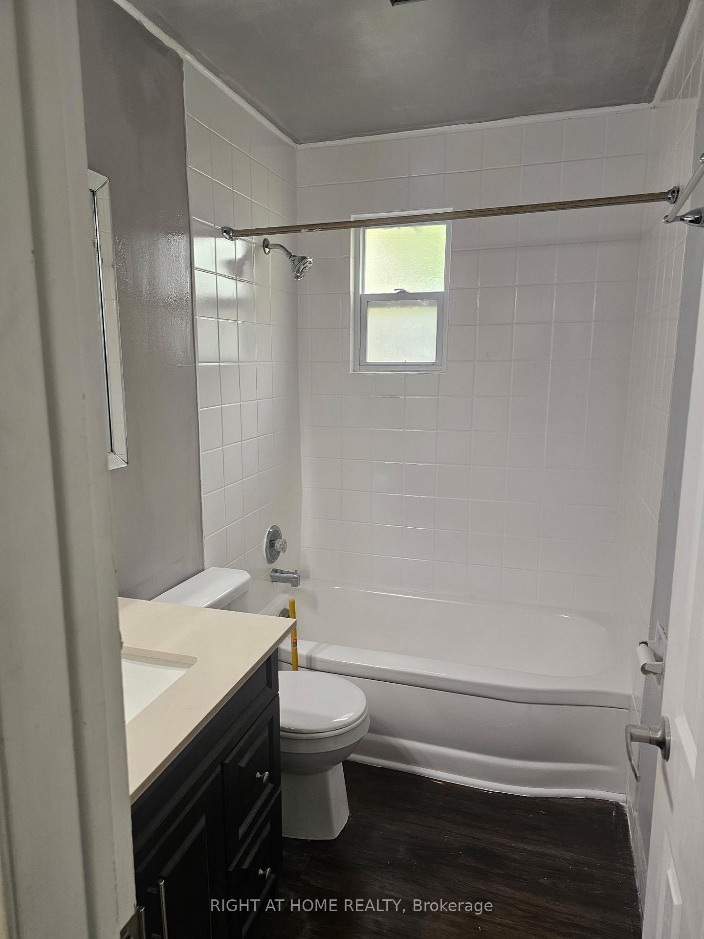 Photo 9 of 302 Westcourt Place, Waterloo, Beechwood — HOMEH