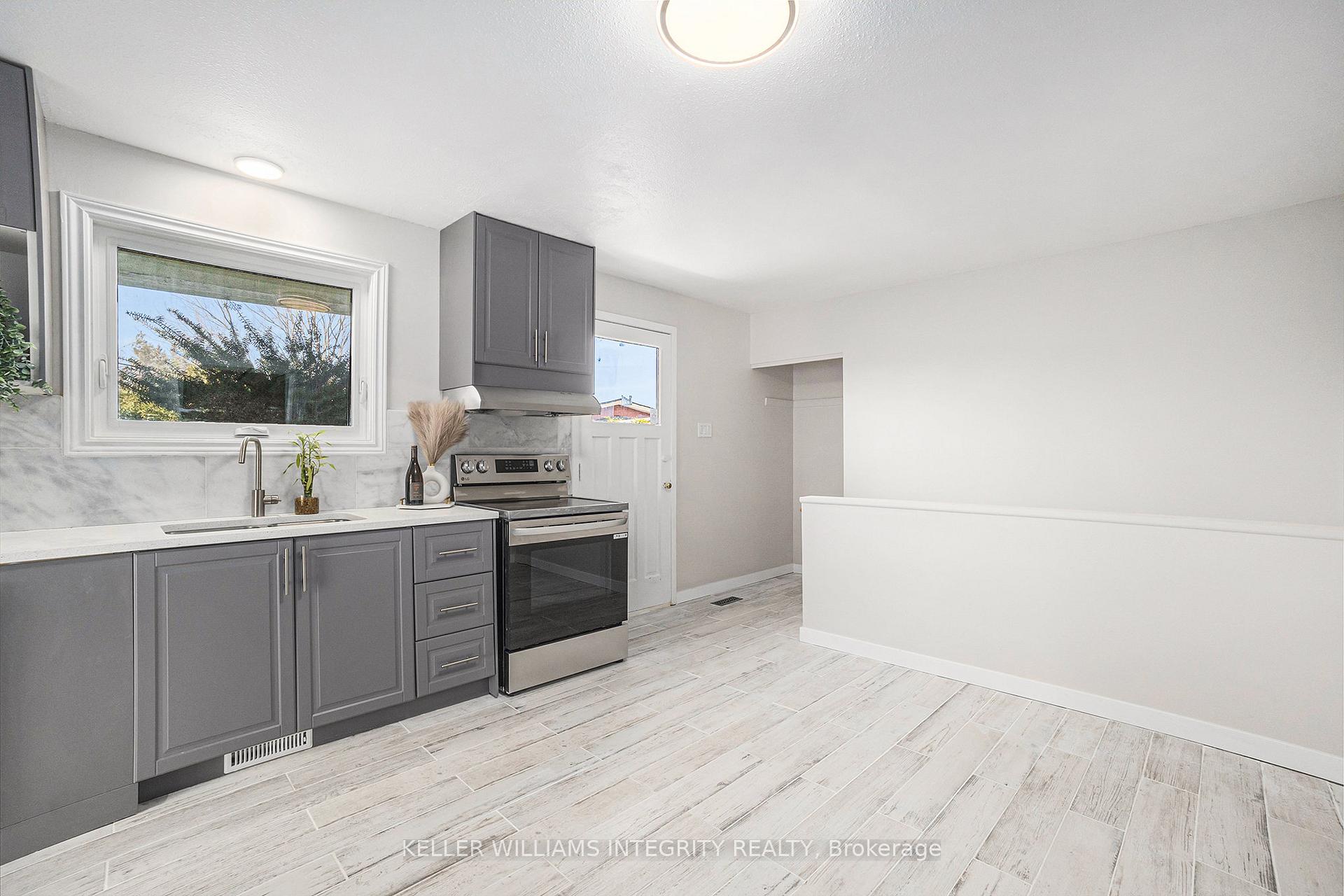 Photo 3 of 1401 Lowen Drive, Ottawa, Riverside South/Gloucester Glen — HOMEH