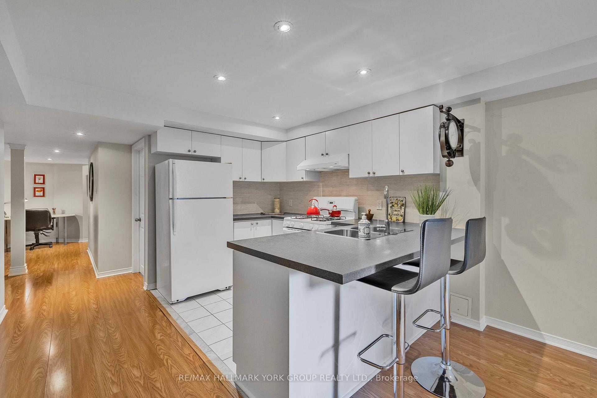 Photo 35 of 59 Rush Road, Aurora, Bayview Wellington — HOMEH