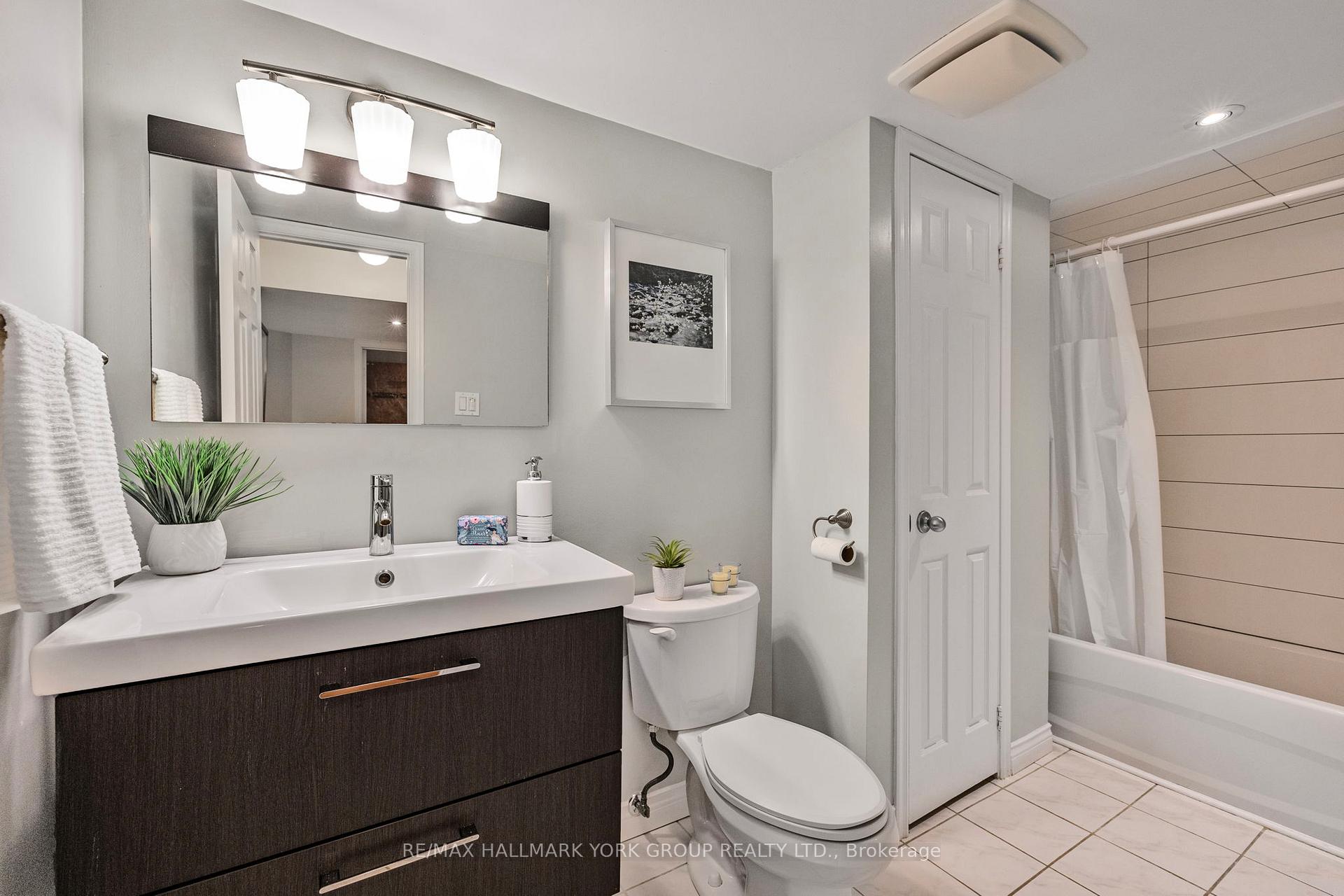 Photo 41 of 59 Rush Road, Aurora, Bayview Wellington — HOMEH