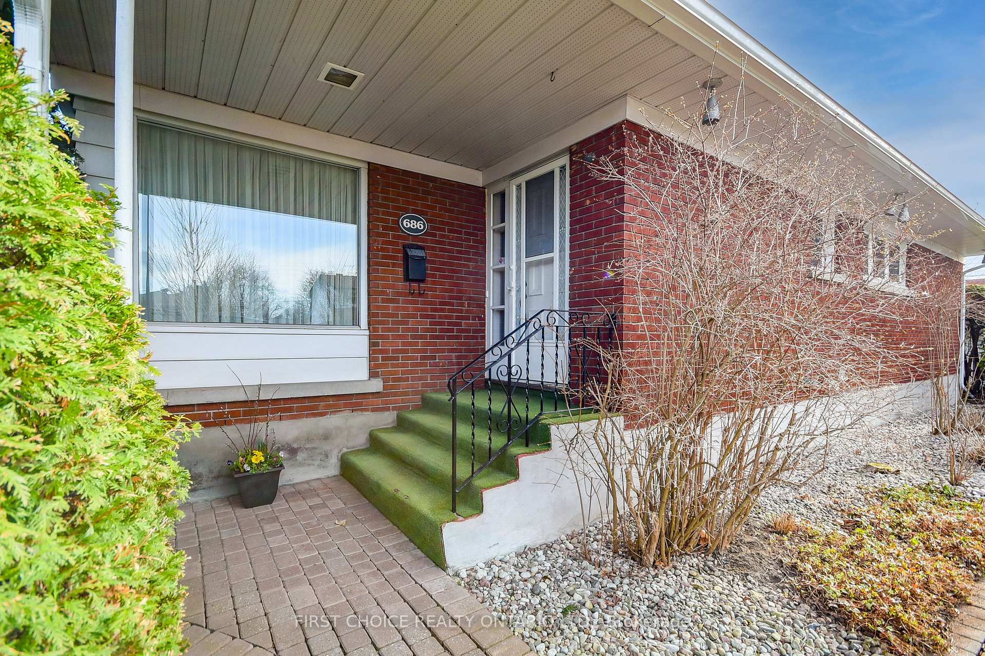 Photo 2 of 686 Weston Drive, Ottawa, Elmvale Acres — HOMEH