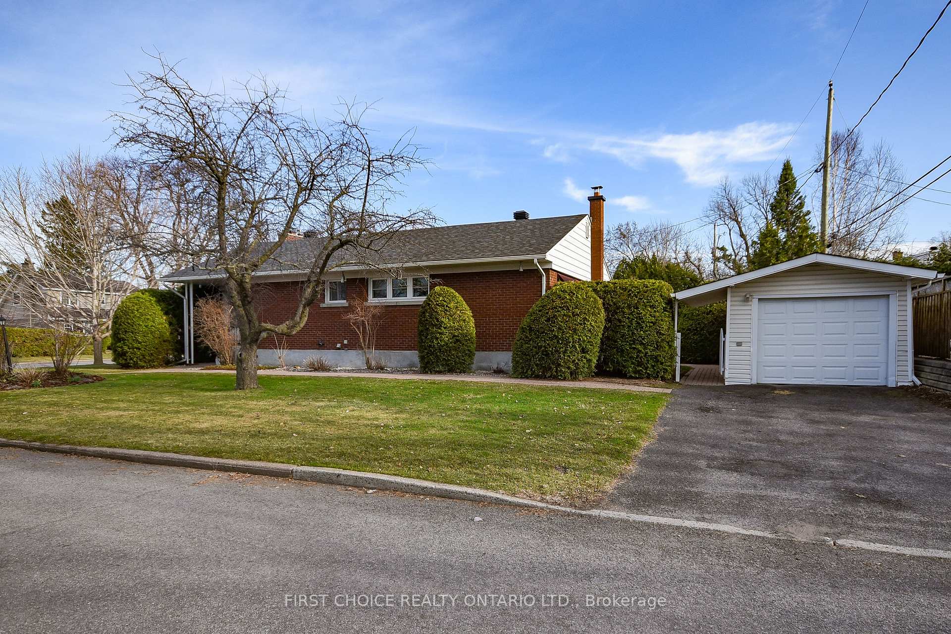 Photo 3 of 686 Weston Drive, Ottawa, Elmvale Acres — HOMEH