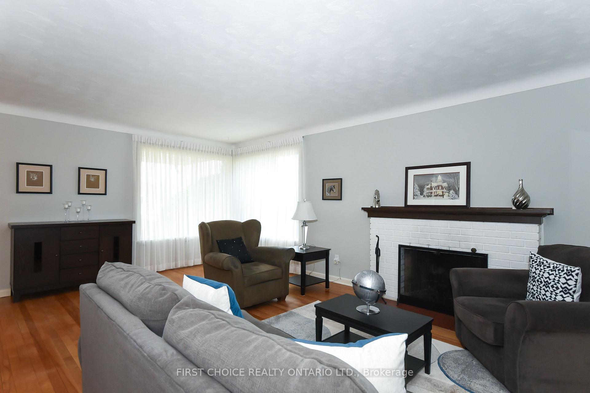 Photo 4 of 686 Weston Drive, Ottawa, Elmvale Acres — HOMEH