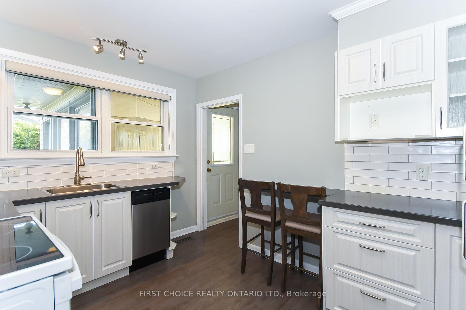 Photo 9 of 686 Weston Drive, Ottawa, Elmvale Acres — HOMEH