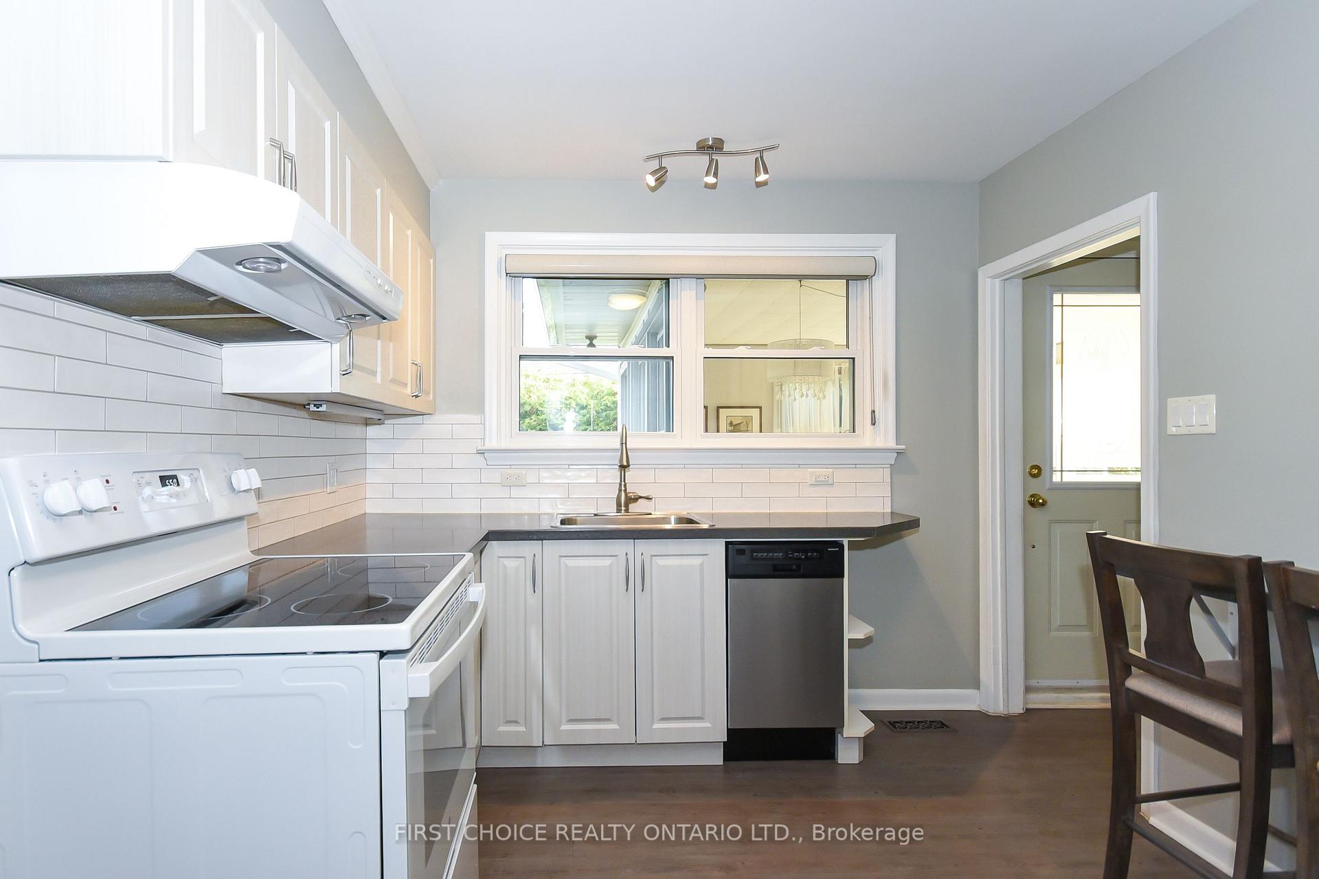 Photo 11 of 686 Weston Drive, Ottawa, Elmvale Acres — HOMEH