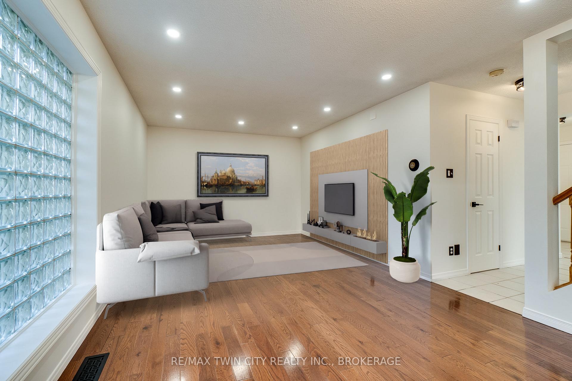 Photo 4 of Unit 18, 229 Baker Street, Waterloo — HOMEH