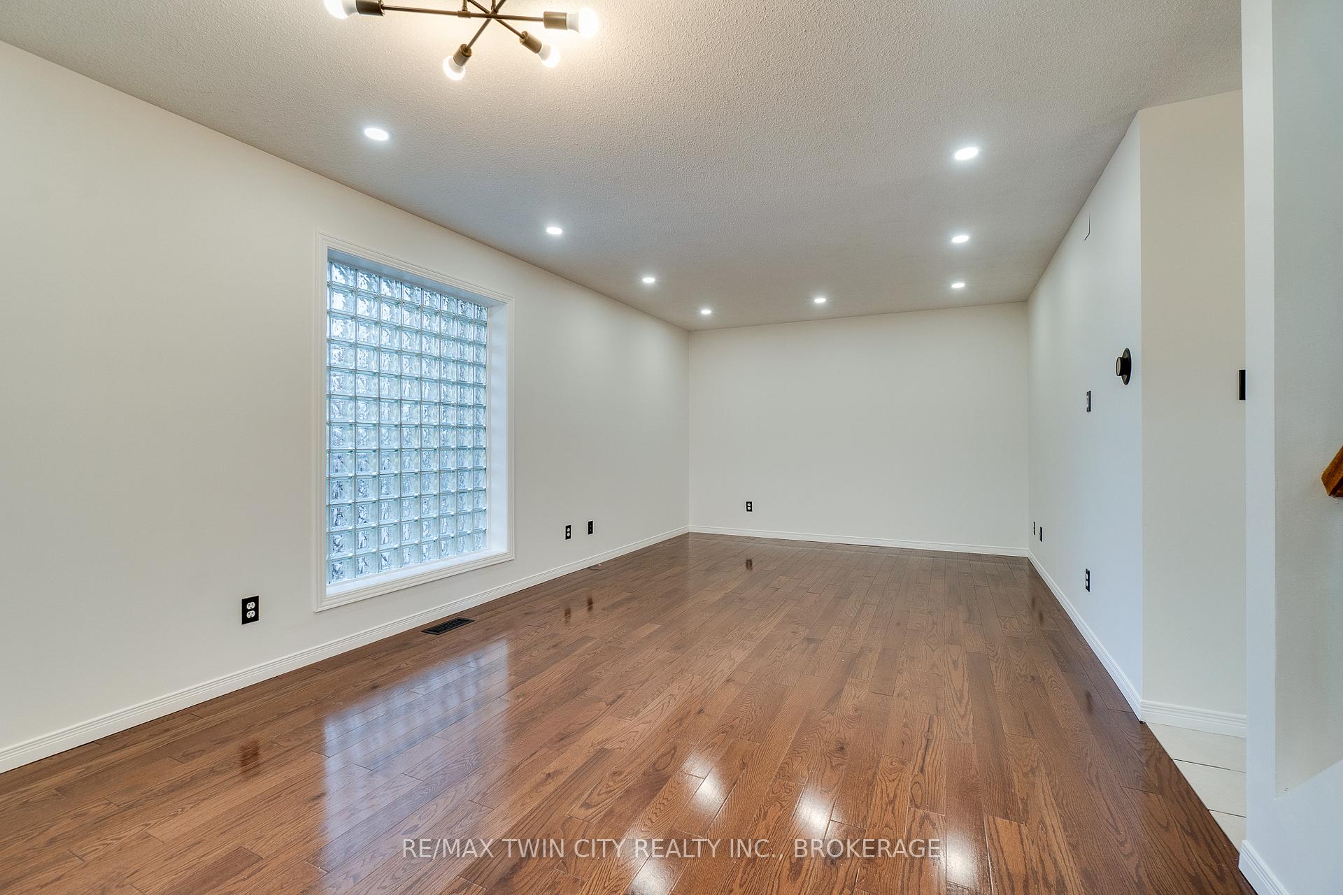 Photo 6 of Unit 18, 229 Baker Street, Waterloo — HOMEH
