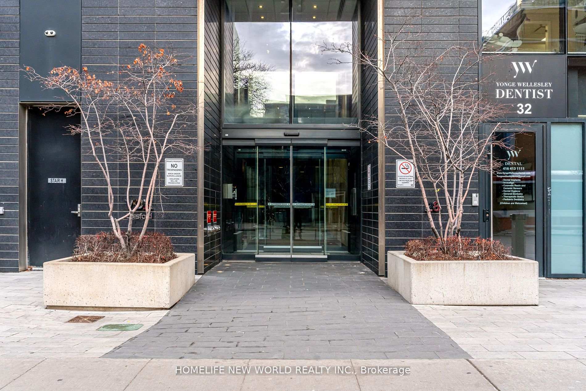 Front of Unit 1701, 28 Wellesley Street E