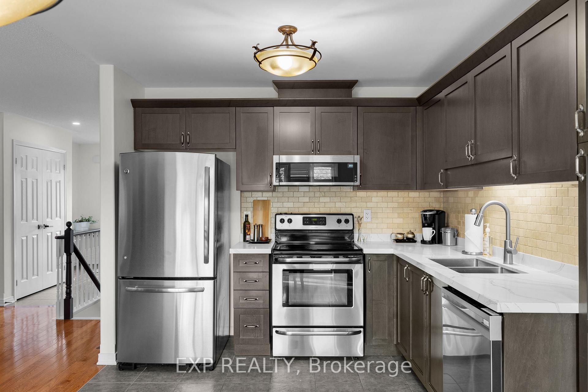 Photo 5 of Unit 7, 318 Little Avenue, Barrie, Painswick North — HOMEH