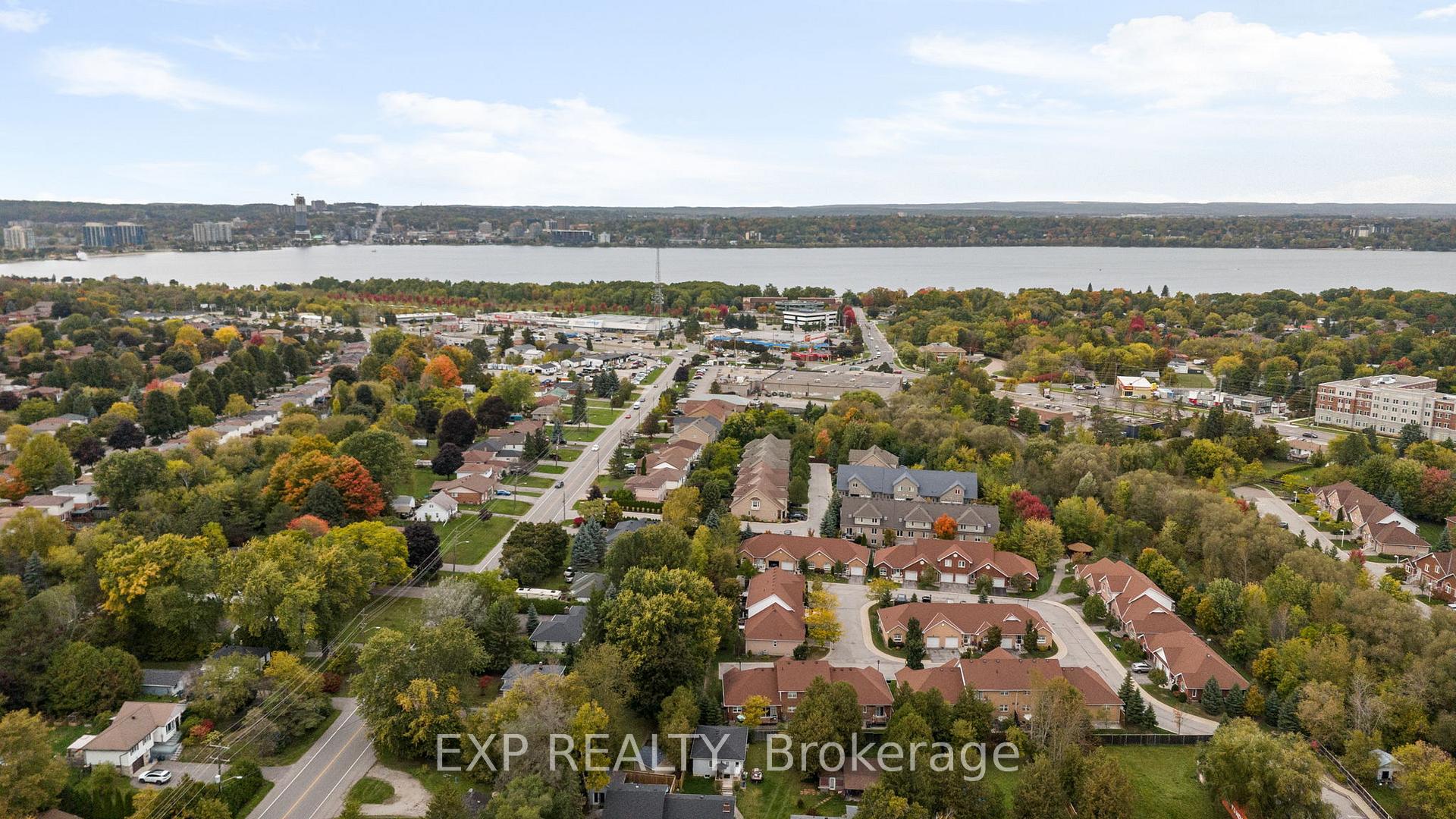 Photo 31 of Unit 7, 318 Little Avenue, Barrie, Painswick North — HOMEH