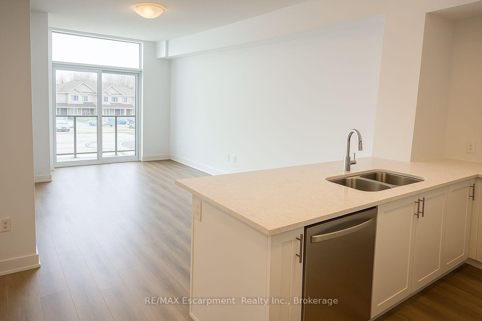 Photo 3 of Unit 229, 10 Mallard Trail, Hamilton, Waterdown — HOMEH