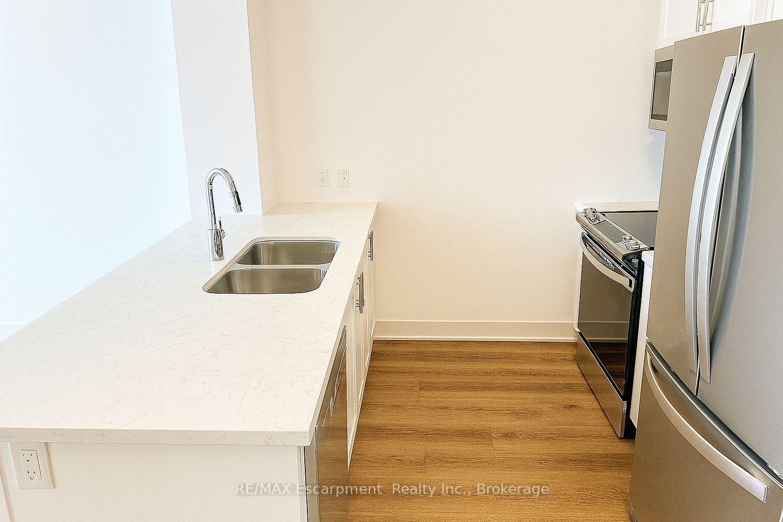 Photo 4 of Unit 229, 10 Mallard Trail, Hamilton, Waterdown — HOMEH