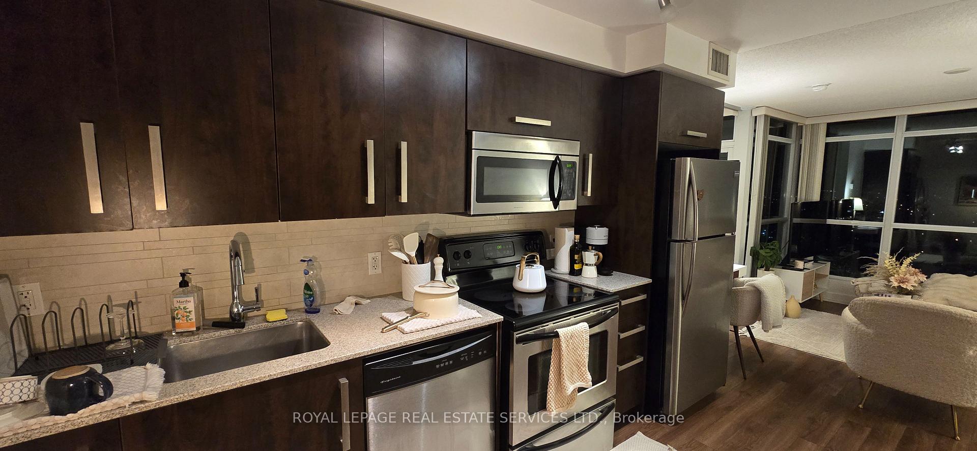 Photo 3 of Unit 1706, 1048 Broadview Avenue, Toronto, Broadview North — HOMEH