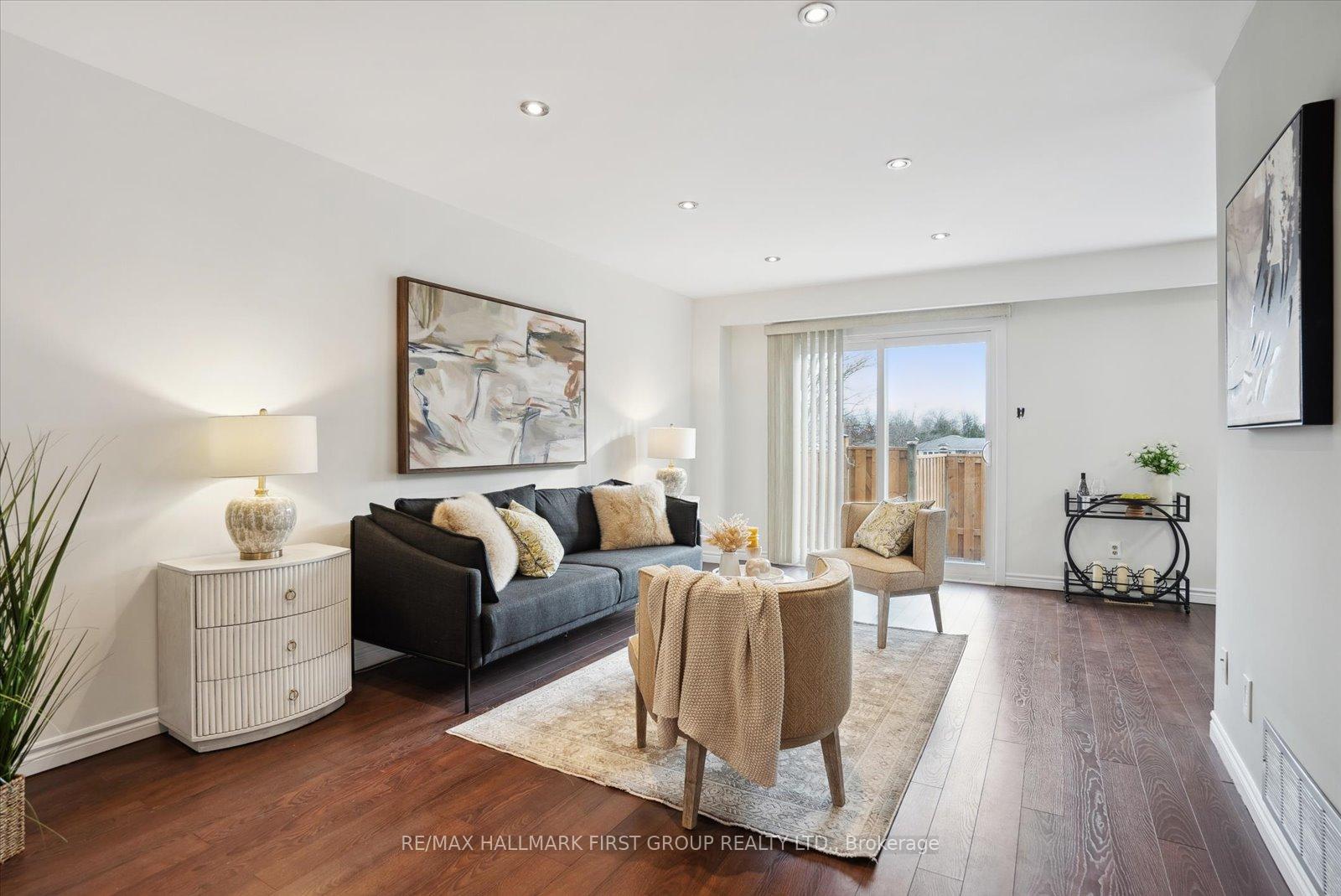 Photo 1 of 29 Tompkins Lane, Ajax, South East — HOMEH