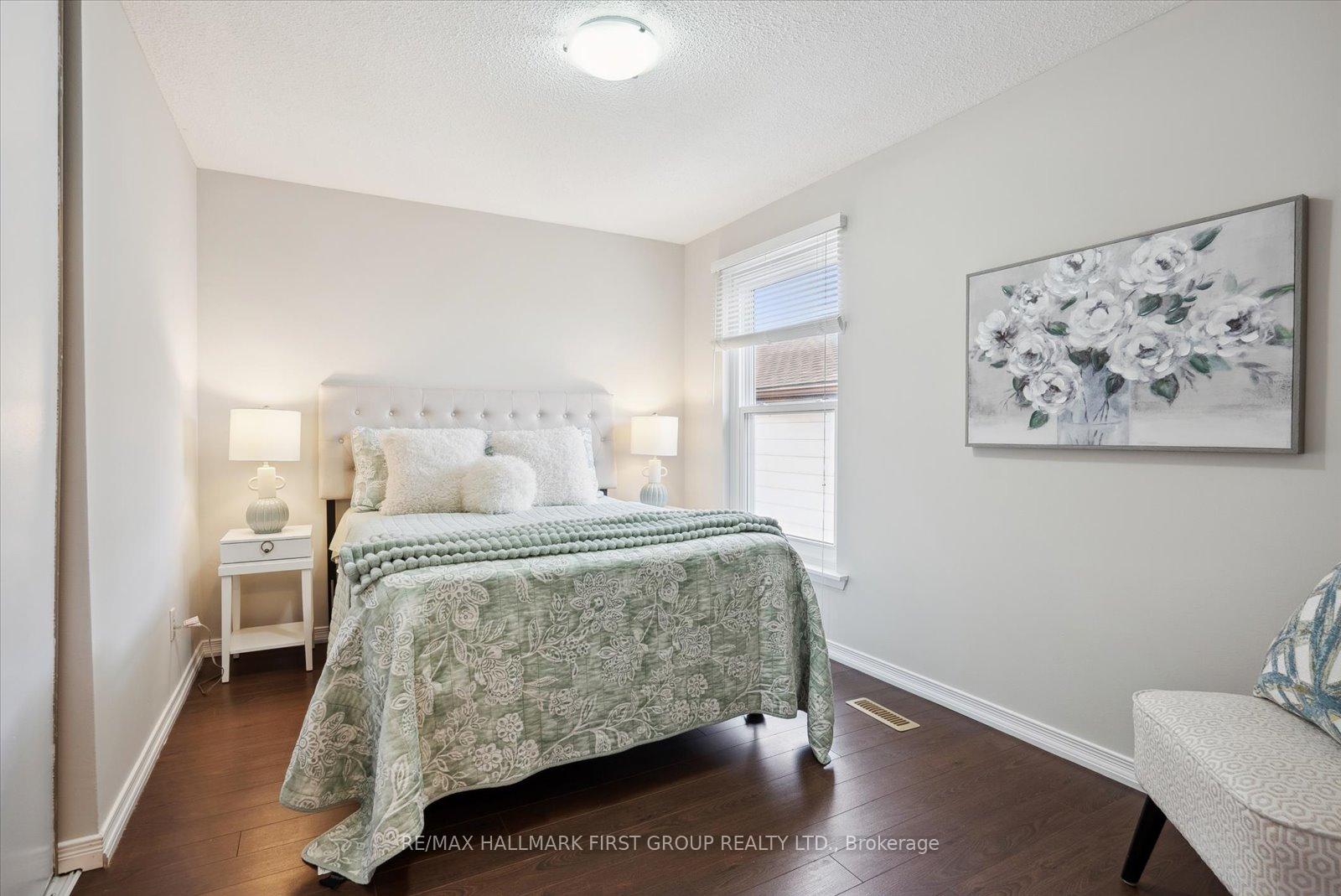 Photo 16 of 29 Tompkins Lane, Ajax, South East — HOMEH