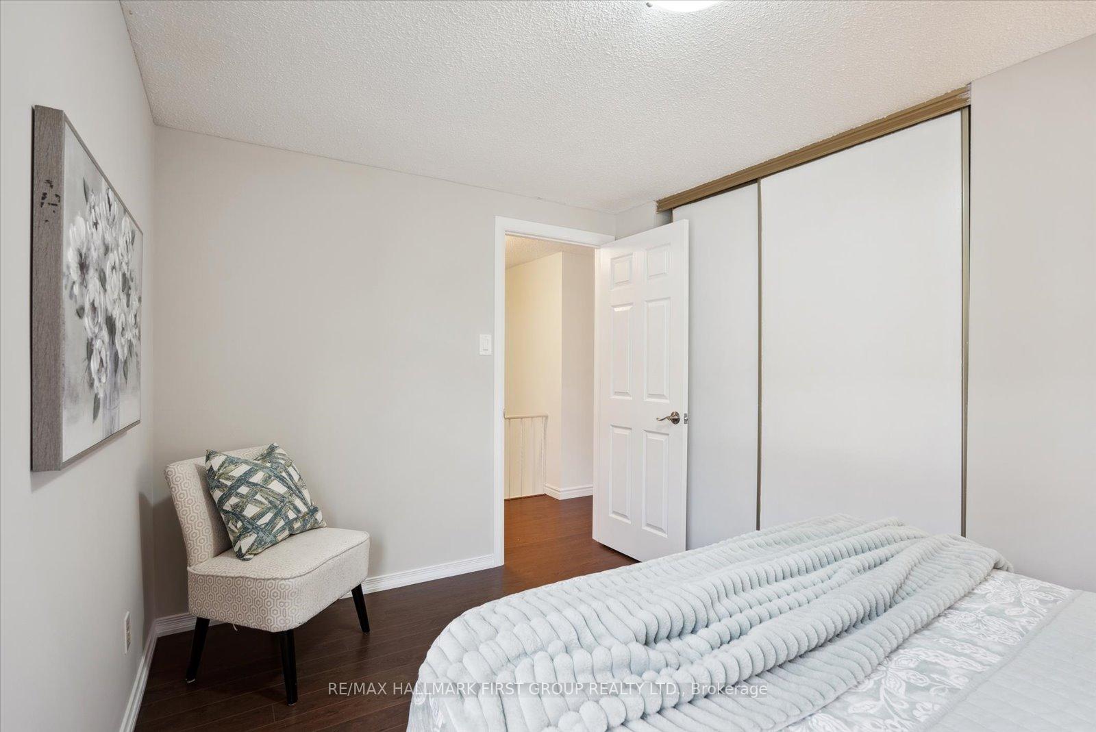 Photo 17 of 29 Tompkins Lane, Ajax, South East — HOMEH
