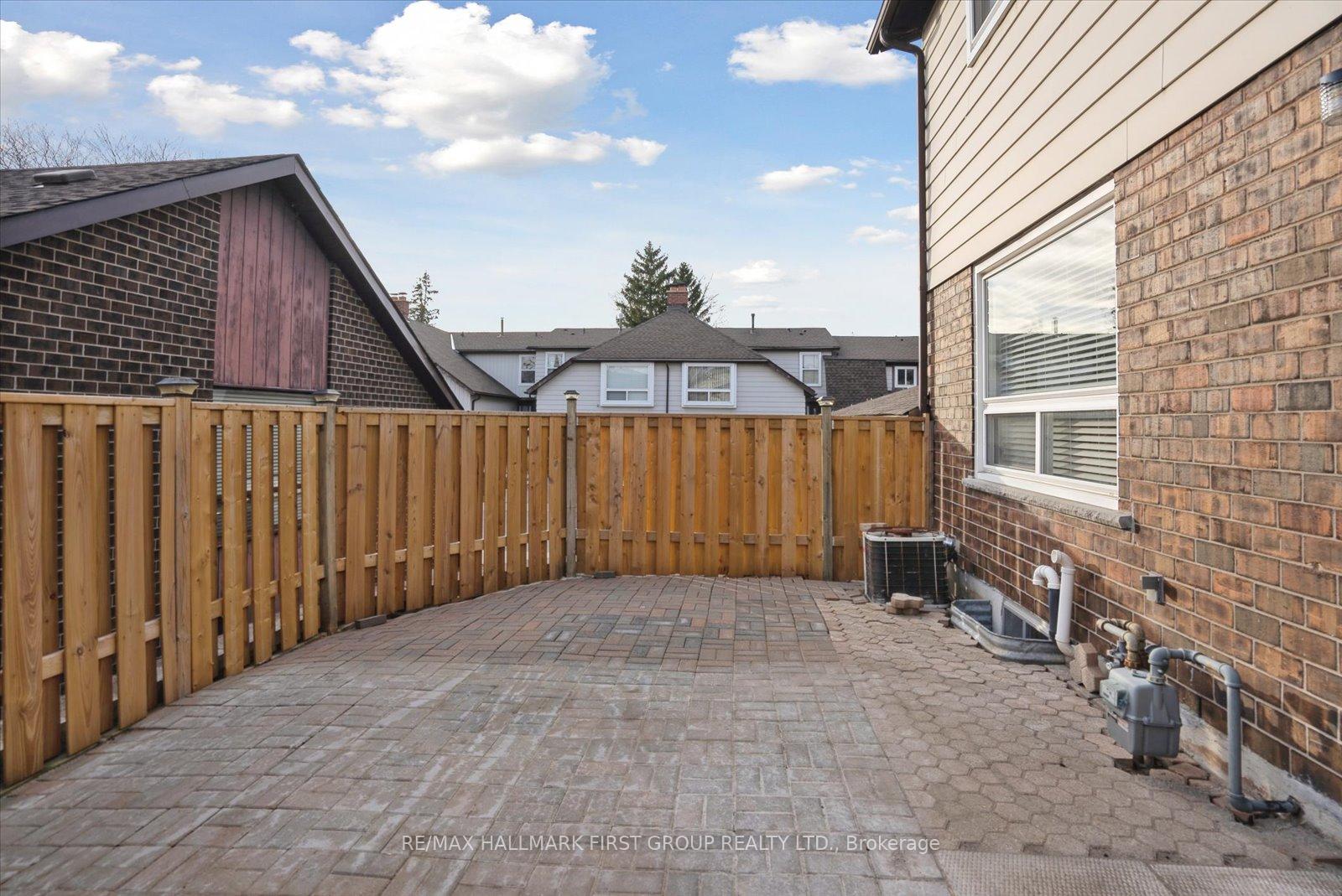 Photo 22 of 29 Tompkins Lane, Ajax, South East — HOMEH