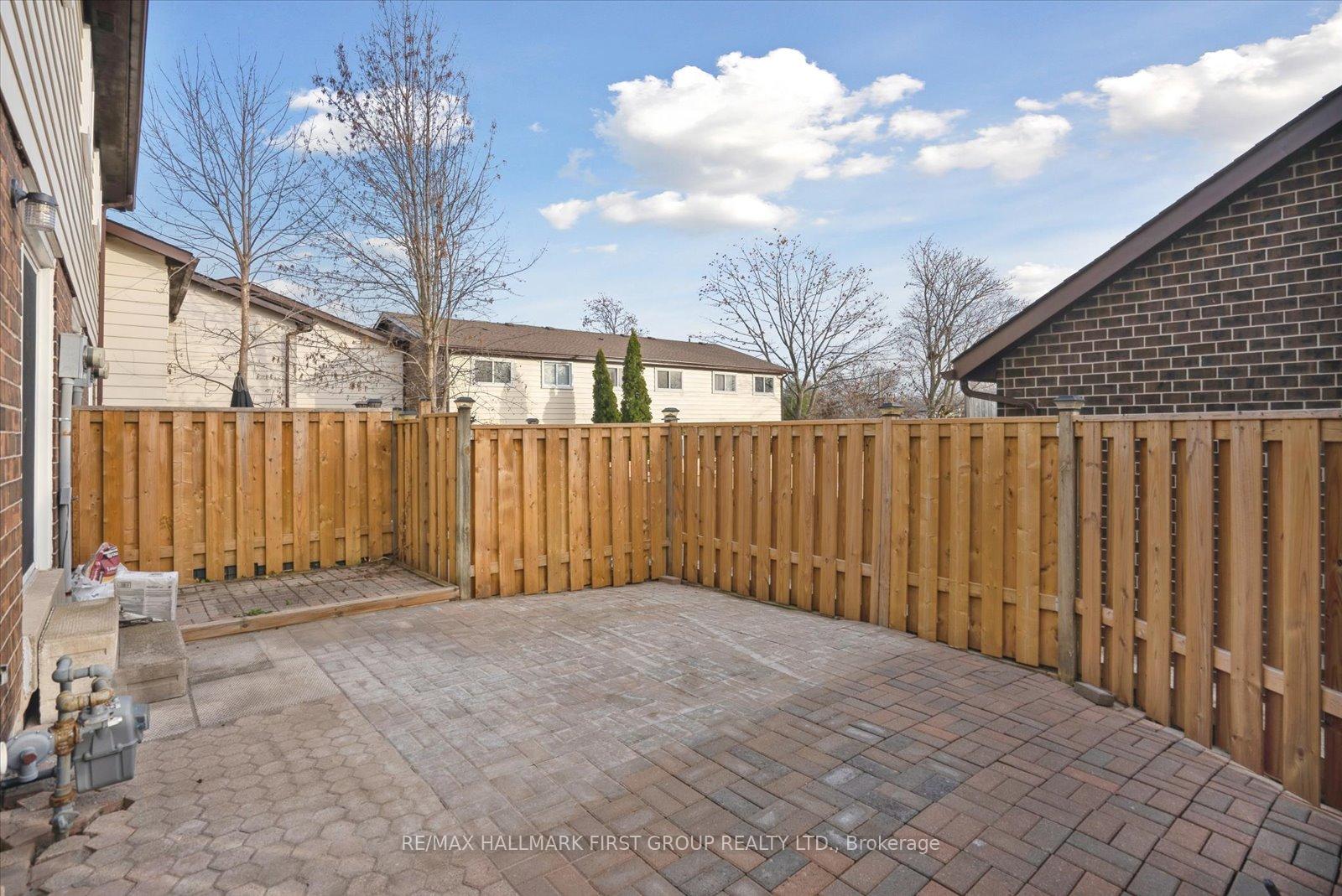 Photo 23 of 29 Tompkins Lane, Ajax, South East — HOMEH