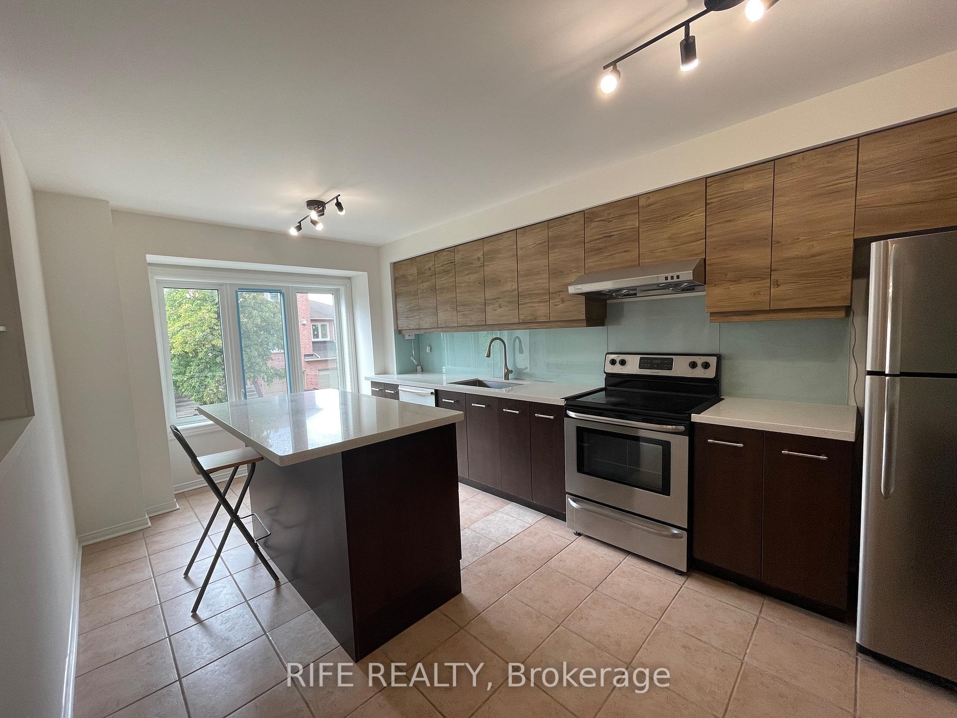 Photo 4 of 68 Rougehaven Way, Markham, Vinegar Hill — HOMEH