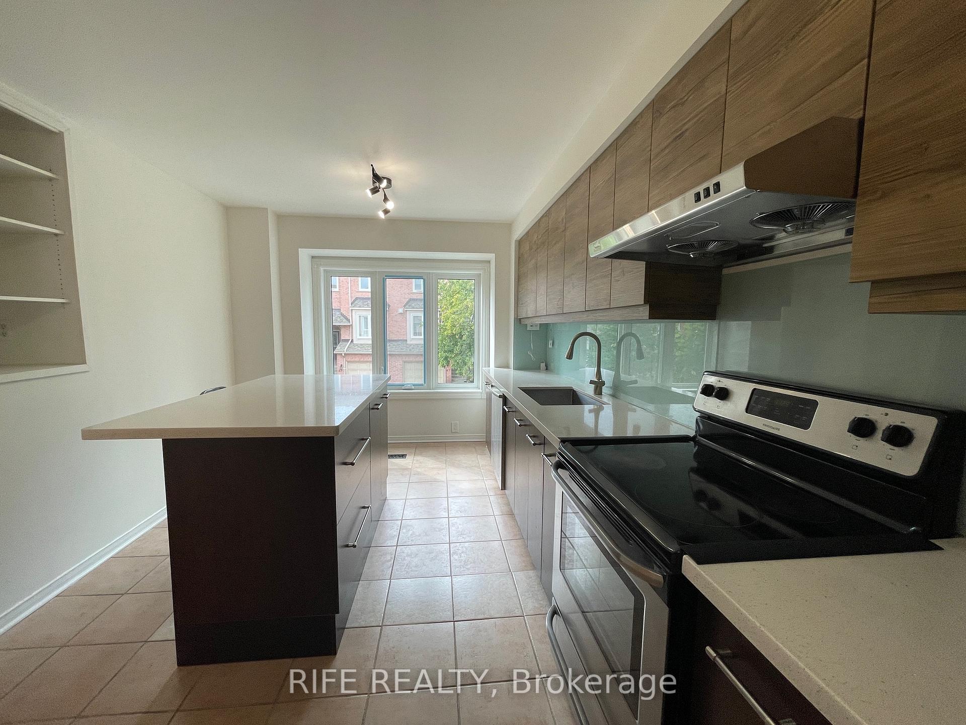 Photo 5 of 68 Rougehaven Way, Markham, Vinegar Hill — HOMEH