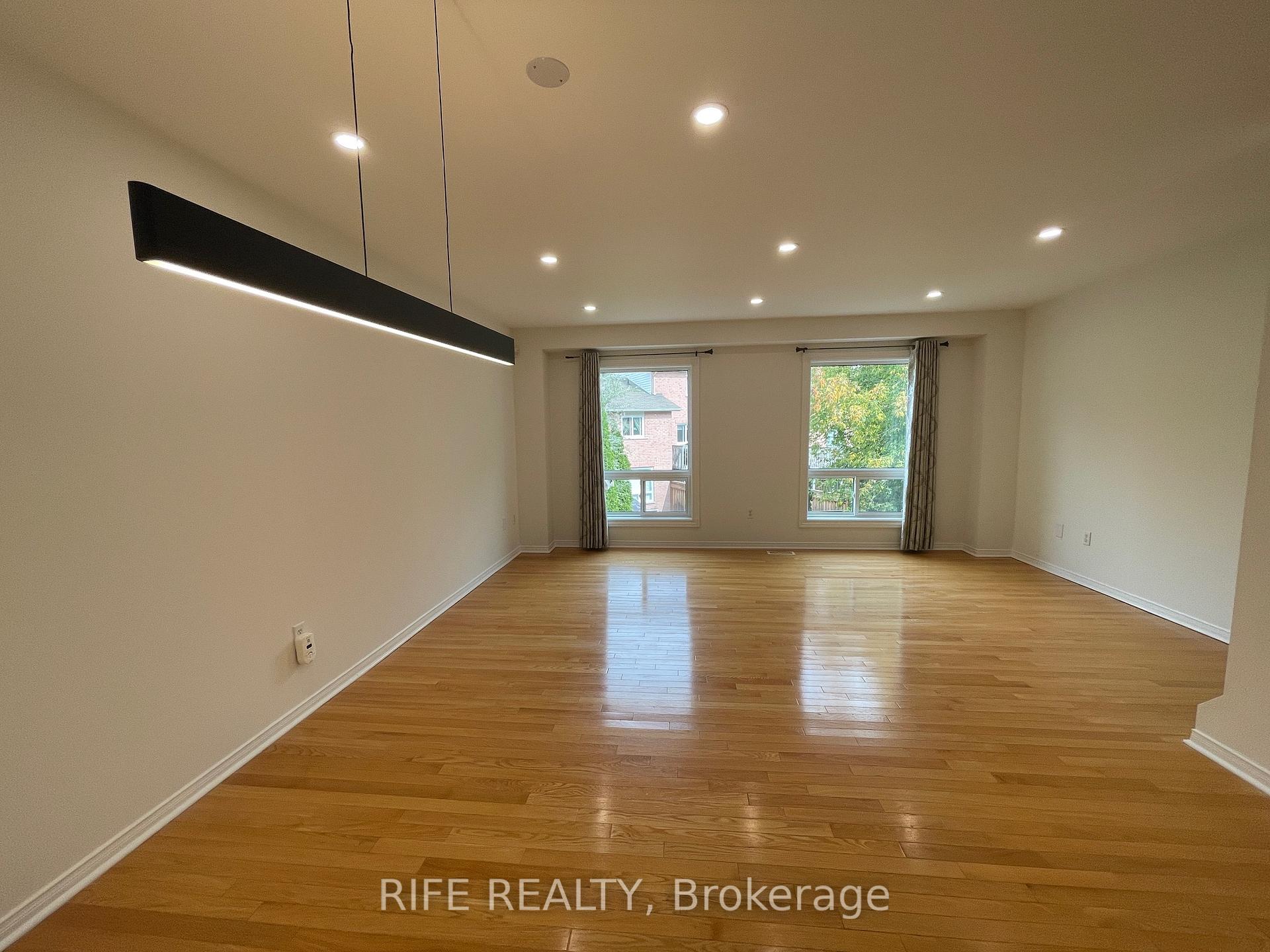 Photo 7 of 68 Rougehaven Way, Markham, Vinegar Hill — HOMEH