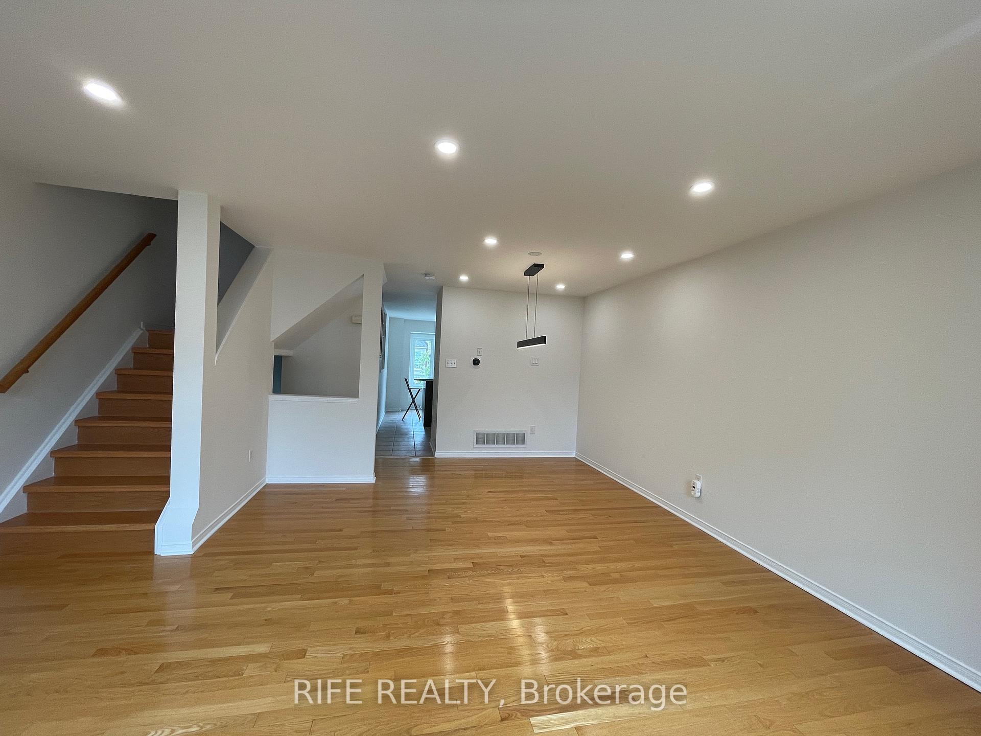 Photo 8 of 68 Rougehaven Way, Markham, Vinegar Hill — HOMEH