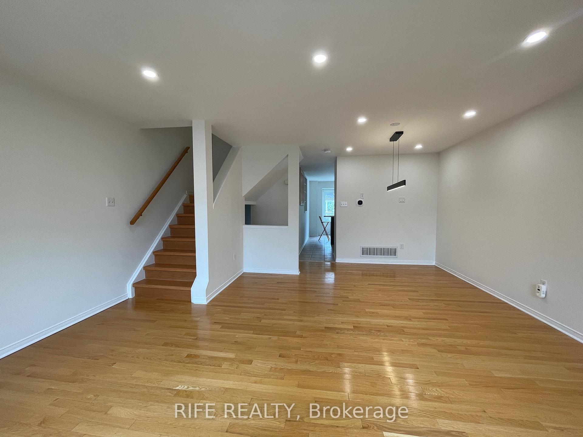 Photo 9 of 68 Rougehaven Way, Markham, Vinegar Hill — HOMEH