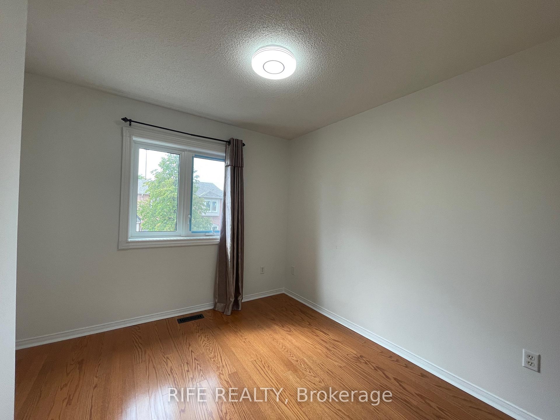 Photo 13 of 68 Rougehaven Way, Markham, Vinegar Hill — HOMEH